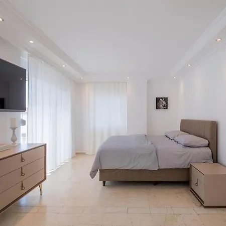 Lovely Spacious Sea-view Villa Alanya