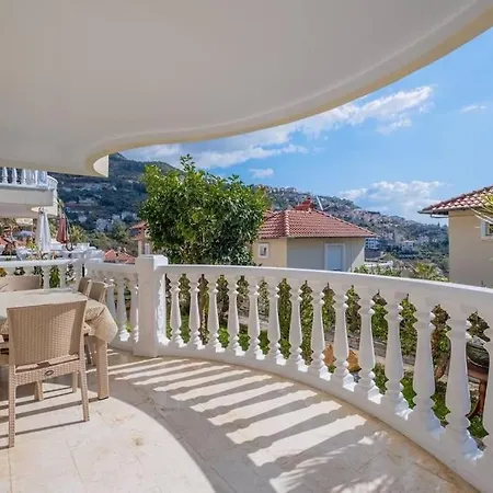 Lovely Spacious Sea-view Villa Alanya