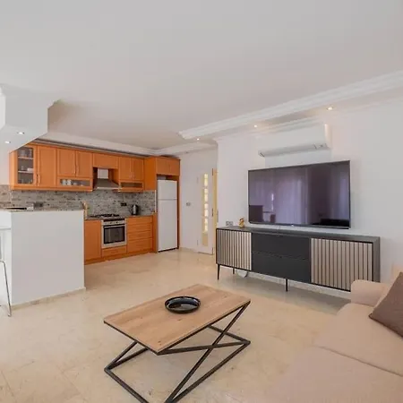 Lovely Spacious Sea-view Αλάνια